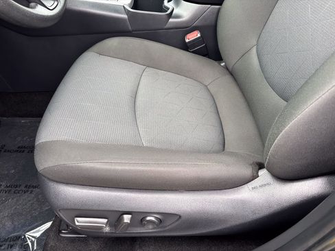 Used 2025 Toyota RAV4 XLE FWD image 20