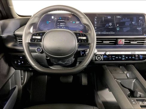 Used 2025 Hyundai Ioniq 6 SEL RWD image 4