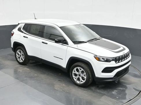 Used 2025 Jeep Compass Sport w/ Mopar Graphics Package AWD/4WD image 31