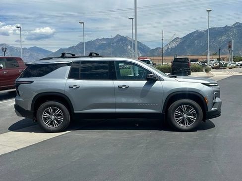 New 2026 Chevrolet Traverse LT w/ Driver Confidence Package AWD/4WD image 8