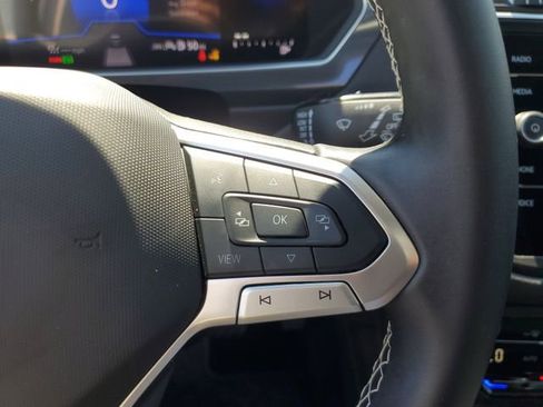 Used 2024 Volkswagen Tiguan SE w/ Panoramic Sunroof Package image 27