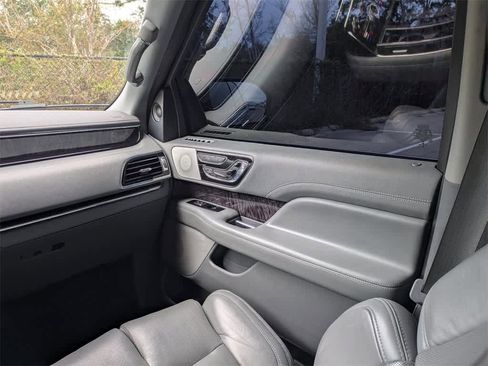 Used 2020 Lincoln Navigator Reserve w/ Luxury Package image 26