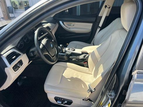 Used 2017 BMW 320i Sedan RWD image 3