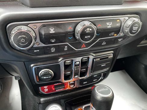 Used 2021 Jeep Gladiator Rubicon w/ Trailer Tow Package AWD/4WD image 25