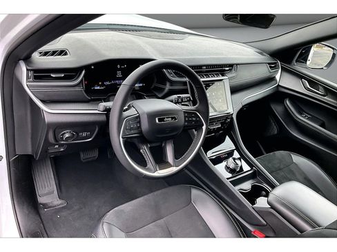 Certified 2025 Jeep Grand Cherokee L Altitude image 15