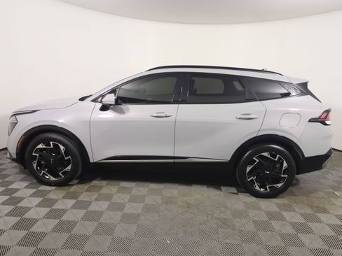 Used 2023 Kia Sportage SX image 2