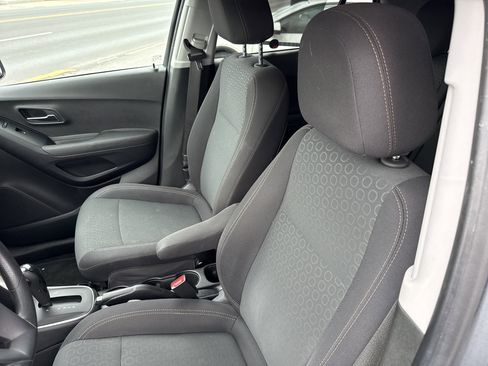 Used 2020 Chevrolet Trax LS w/ Tint and Cruise Package AWD/4WD image 12