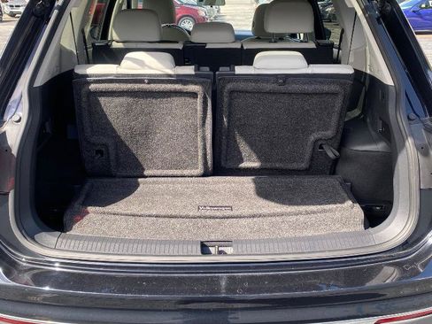 Used 2020 Volkswagen Tiguan SE w/ Panoramic Sunroof Package FWD image 12
