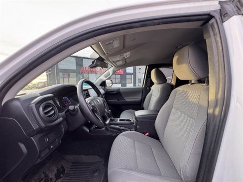 Used 2022 Toyota Tacoma SR image 6