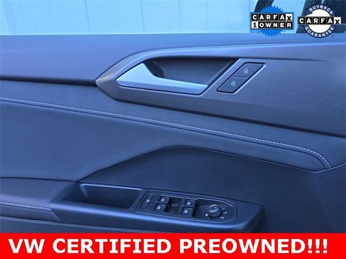 Used 2025 Volkswagen Taos SE image 12