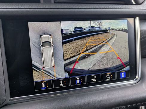 Used 2022 GMC Yukon XL Denali image 17