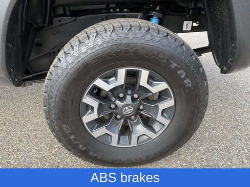 Used 2022 Toyota Tacoma TRD Off-Road image 9