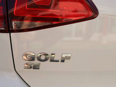 Used 2016 Volkswagen Golf SE image 9