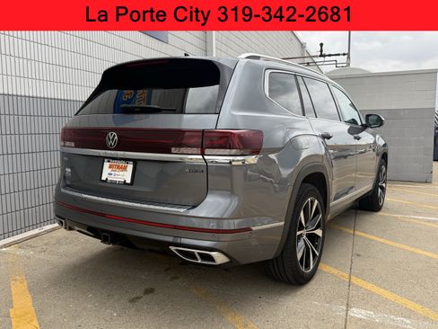 Used 2024 Volkswagen Atlas SEL Premium R-Line AWD/4WD image 4