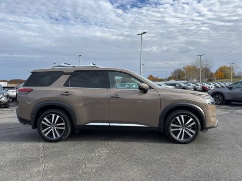 Certified 2025 Nissan Pathfinder Platinum w/ Cargo Package image 4