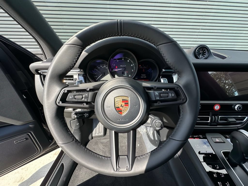 Used 2026 Porsche Macan AWD/4WD image 14