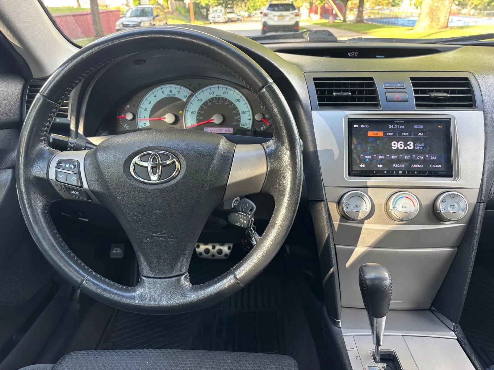 Used 2011 Toyota Camry SE w/ SE Extra-Value Pkg #1 FWD image 16