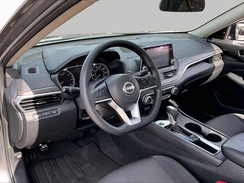 Used 2025 Nissan Altima 2.5 SV FWD image 18