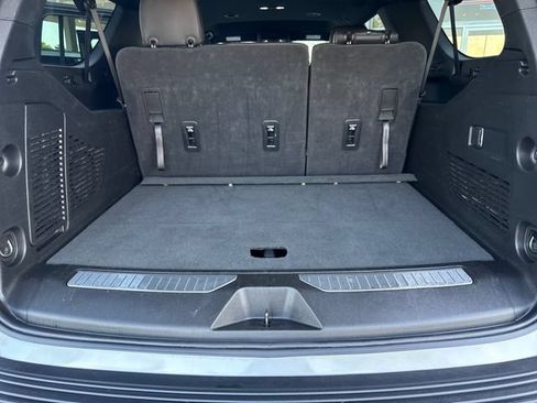 Used 2025 Chevrolet Suburban Z71 AWD/4WD image 23