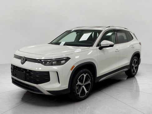 Certified 2026 Volkswagen Tiguan SE AWD/4WD image 9
