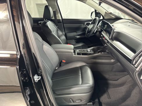 Certified 2025 Kia Sorento EX w/ EX Panoramic Sunroof Package AWD/4WD image 60