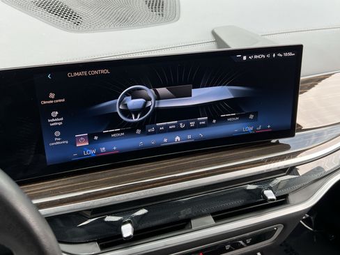 Used 2025 BMW X7 xDrive40i AWD/4WD image 19