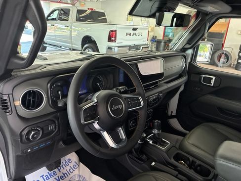 Used 2024 Jeep Wrangler High Altitude AWD/4WD image 18