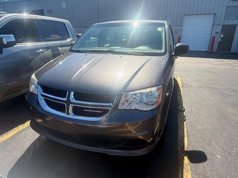 Used 2016 Dodge Grand Caravan American Value Package FWD image 3