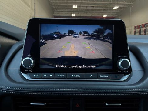 Used 2025 Nissan Rogue SV FWD image 30
