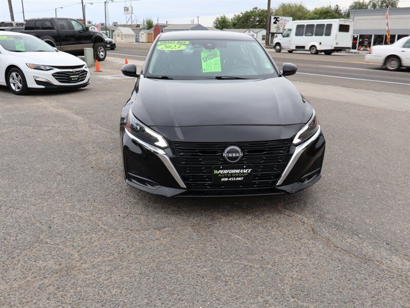 Used 2023 Nissan Altima 2.5 SV FWD image 2