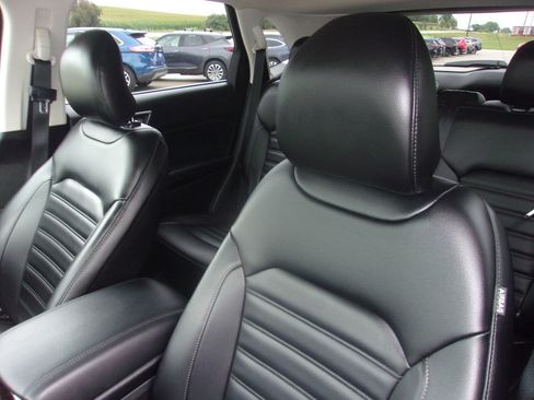 Used 2019 Ford Edge SEL w/ Equipment Group 201A AWD/4WD image 11