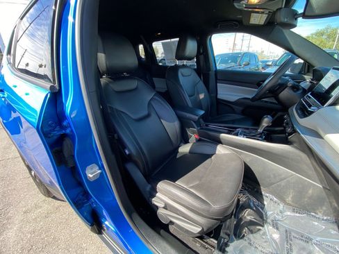 Used 2025 Jeep Compass Limited image 37