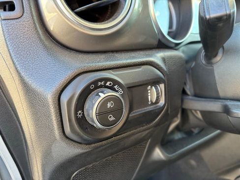 Used 2023 Jeep Gladiator Overland image 14