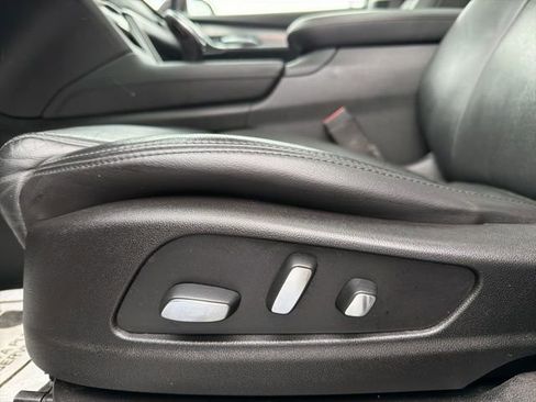 Used 2018 Cadillac XT5 Luxury w/ LPO, Sport Package image 18