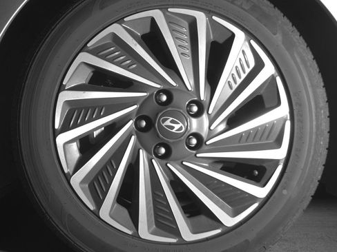 Used 2025 Hyundai Sonata SEL image 12