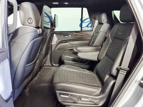 Used 2023 Cadillac Escalade Sport Platinum w/ LPO, ONYX Package image 8