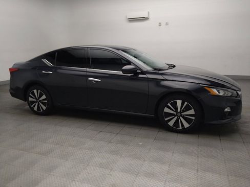 Used 2019 Nissan Altima 2.5 SV FWD image 11