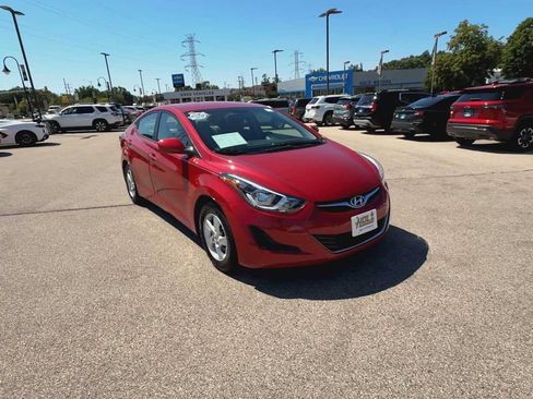 Used 2014 Hyundai Elantra SE FWD image 2