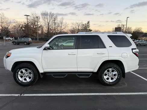 Used 2015 Toyota 4Runner SR5 Premium image 3