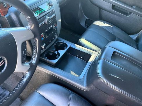 Used 2014 GMC Yukon XL SLT image 16