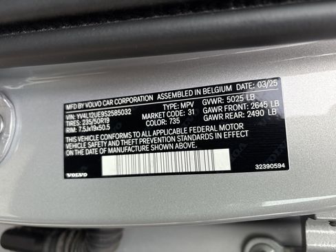 Used 2025 Volvo XC40 B5 Plus image 35