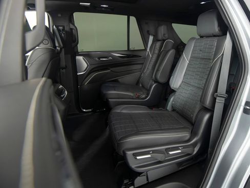 Used 2023 Cadillac Escalade V AWD/4WD image 38