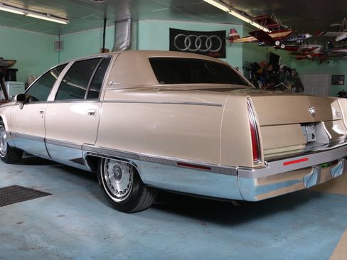 Used 1994 Cadillac Fleetwood Brougham RWD image 47
