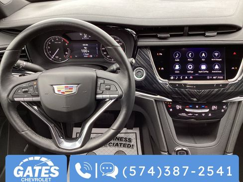 Used 2025 Cadillac XT6 Premium Luxury image 24