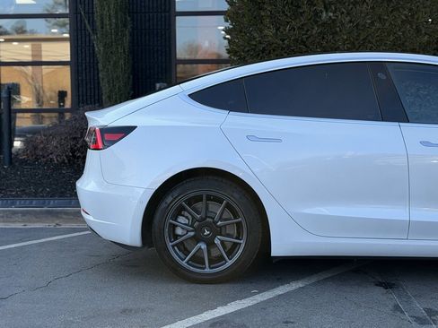 Used 2020 Tesla Model 3 Standard Range Plus image 23
