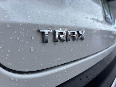 Used 2025 Chevrolet Trax LT w/ LT Convenience Package image 31