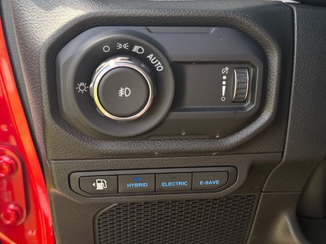 Used 2024 Jeep Wrangler Unlimited AWD/4WD image 18