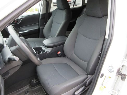 Used 2024 Toyota RAV4 LE image 20