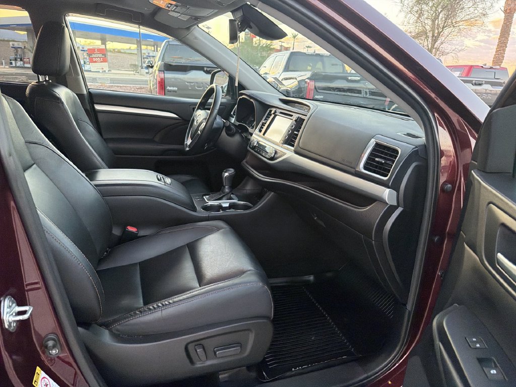 Used 2019 Toyota Highlander XLE AWD/4WD image 28