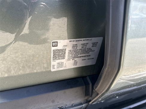 Used 2023 Chevrolet Suburban Premier image 33